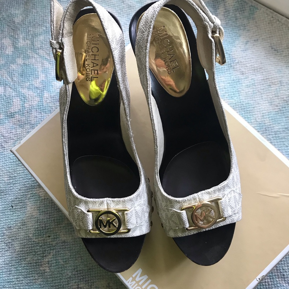 ❌❌SOLD❌❌Michael Kors charm sling wedges